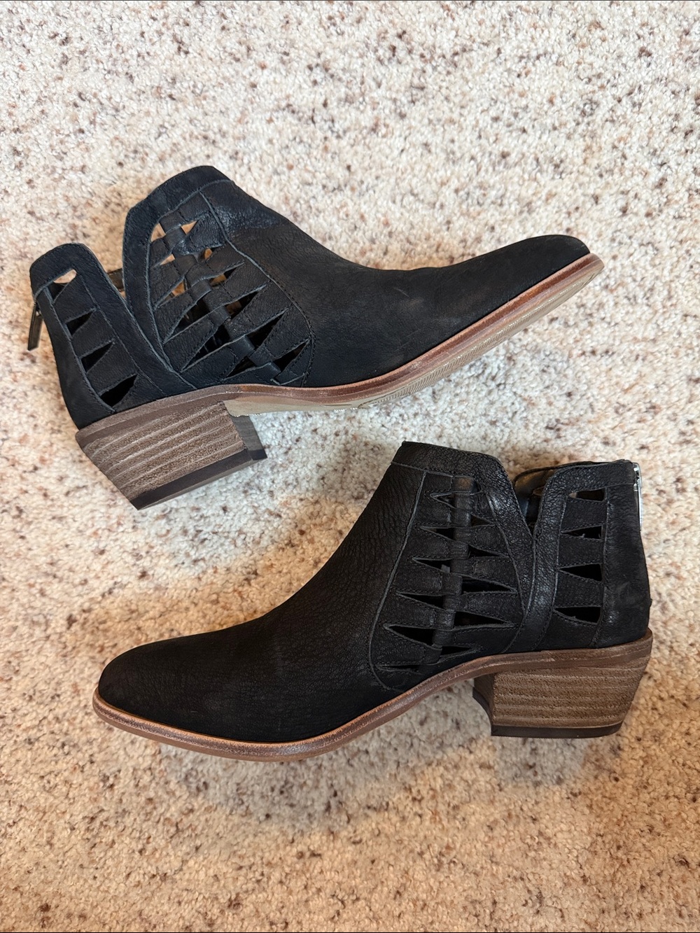 Vince Camuto Peera Black Tumbled Leather Ankle Boot - Picture 3 of 11